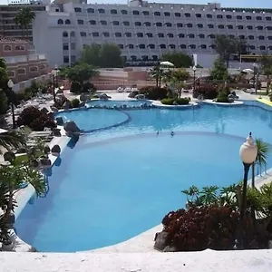 https://casa-espaciosa-con-vistas-al-mar-y-piscina.adeje-hotels.com